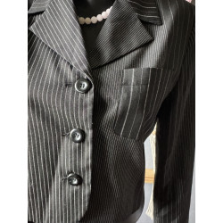 Blazer court noir pinstripe – Coupe cintrée structurée – T38