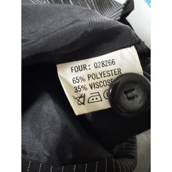 Blazer court noir pinstripe – Coupe cintrée structurée – T38