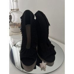 Bottines noires à talons open toe à volants – T38