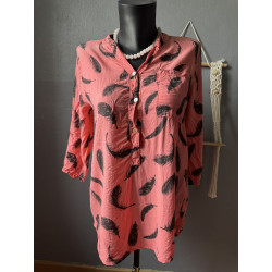 Blouse rose à plumes noires M